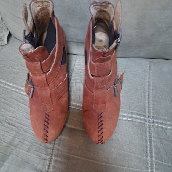 Fluevog Writes Shields in light brown - Picture 6 of 6